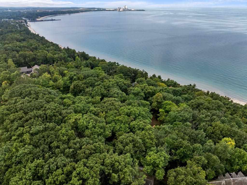 Charlevoix, Michigan 49720, United States, 4 Bedrooms Bedrooms, ,5 BathroomsBathrooms,Residential,Active,209911