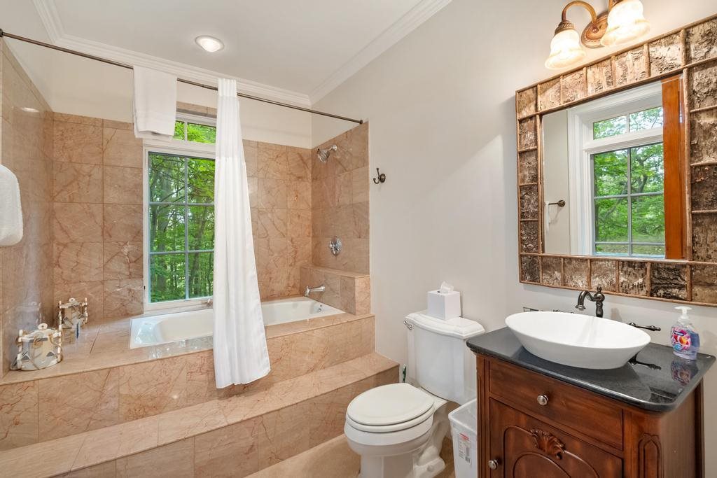 Charlevoix, Michigan 49720, United States, 4 Bedrooms Bedrooms, ,5 BathroomsBathrooms,Residential,Active,209911