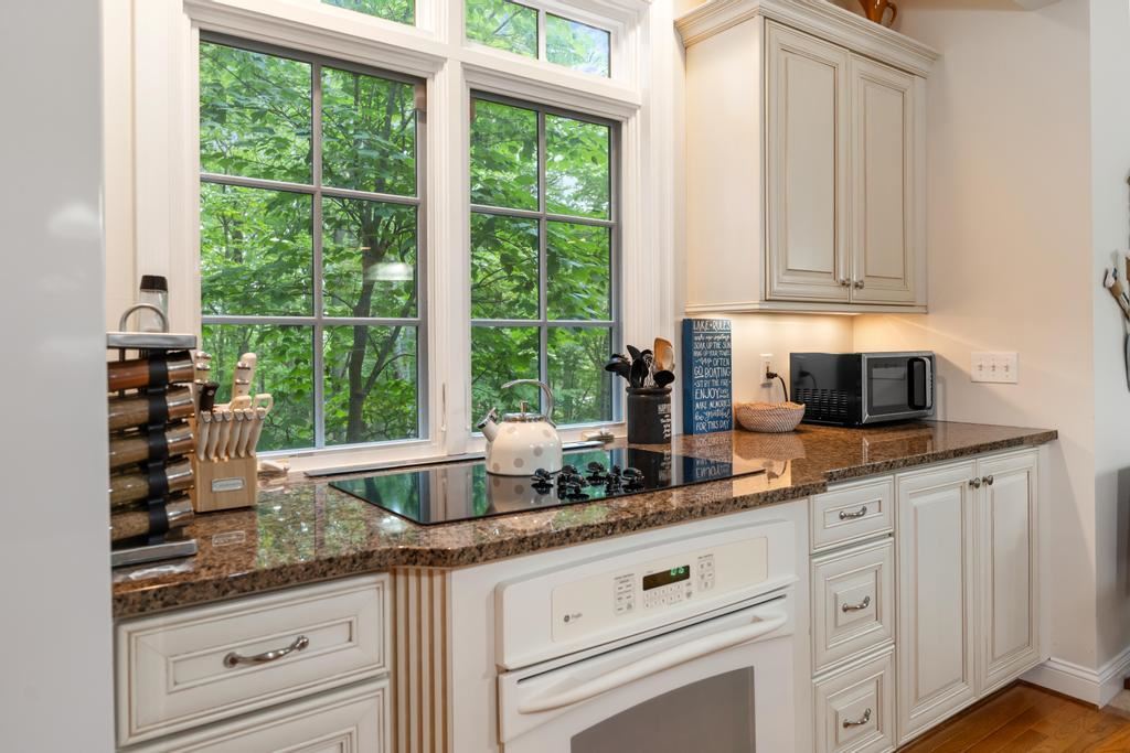 Charlevoix, Michigan 49720, United States, 4 Bedrooms Bedrooms, ,5 BathroomsBathrooms,Residential,Active,209911