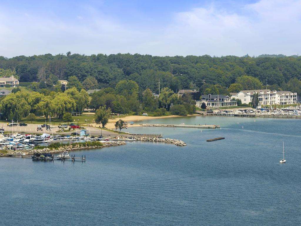 Charlevoix, Michigan 49720, United States, 3 Bedrooms Bedrooms, ,3 BathroomsBathrooms,Residential,Active,241131