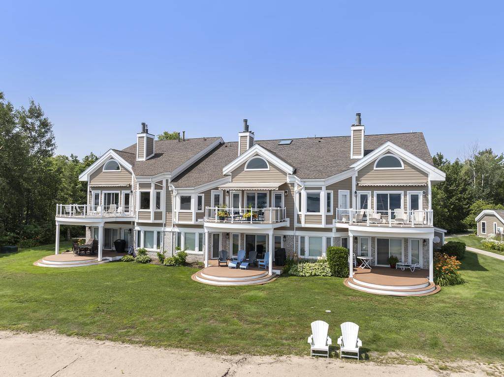 06020-27 Pine Lake Club Drive