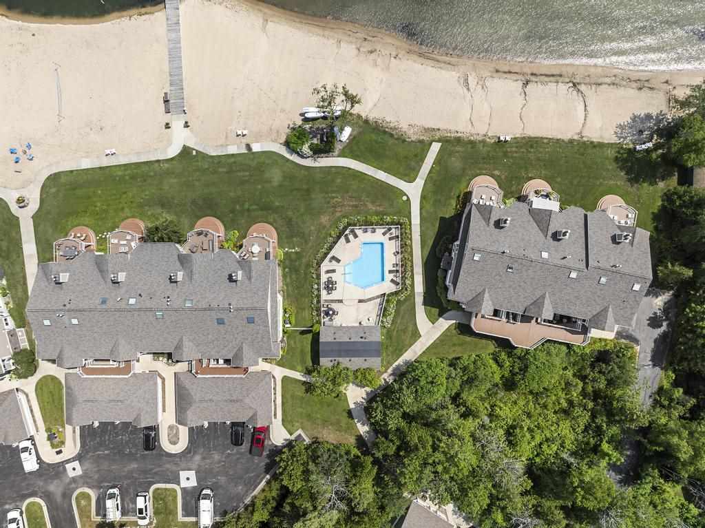 Charlevoix, Michigan 49720, United States, 3 Bedrooms Bedrooms, ,3 BathroomsBathrooms,Residential,Active,241131