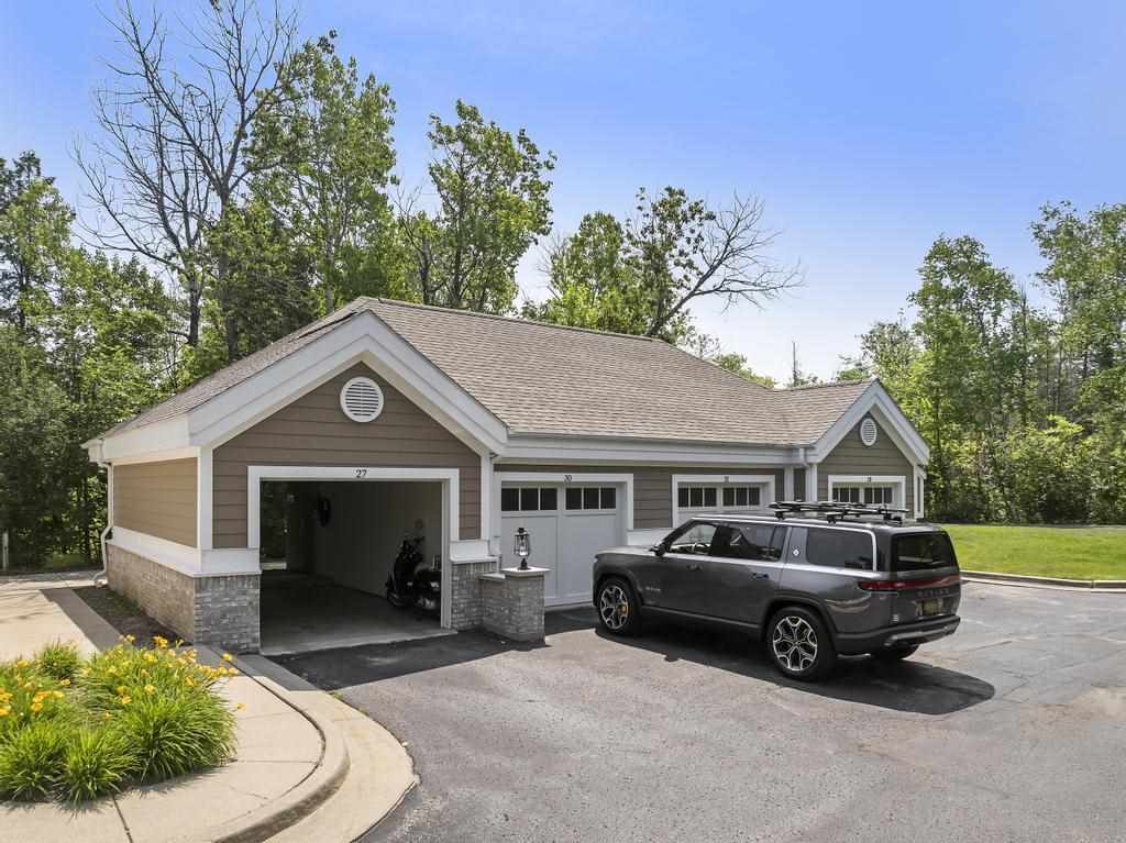 Charlevoix, Michigan 49720, United States, 3 Bedrooms Bedrooms, ,3 BathroomsBathrooms,Residential,Active,241131