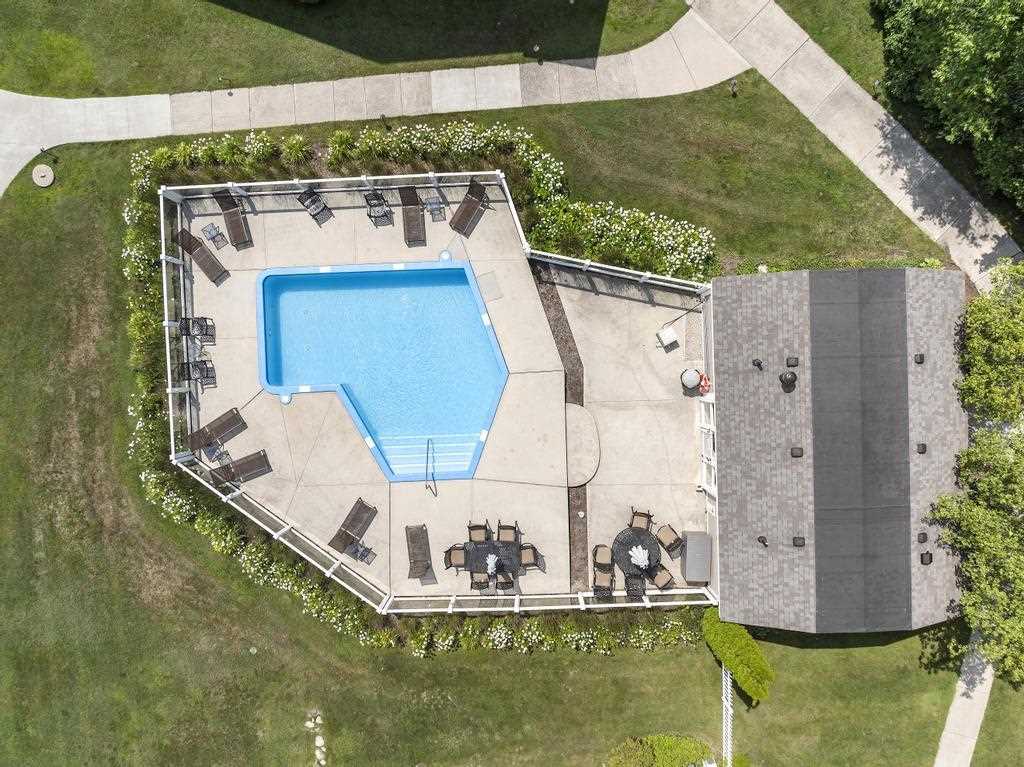 Charlevoix, Michigan 49720, United States, 3 Bedrooms Bedrooms, ,3 BathroomsBathrooms,Residential,Active,241131