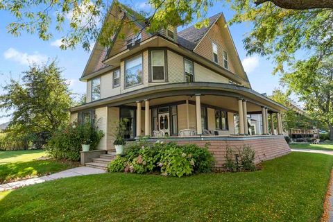 113 Michigan Avenue Charlevoix MI 49720