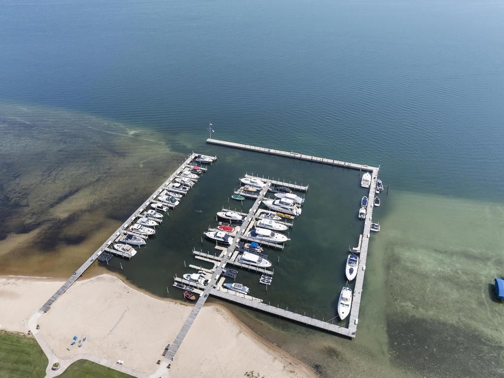 Charlevoix, Michigan 49720, United States, 3 Bedrooms Bedrooms, ,3 BathroomsBathrooms,Residential,Active,174676