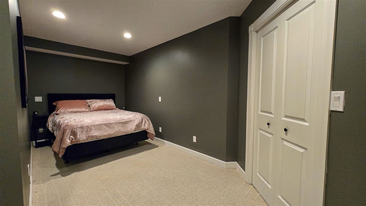 Charlevoix, Michigan 49720, United States, 4 Bedrooms Bedrooms, ,4 BathroomsBathrooms,Residential,Active,164302