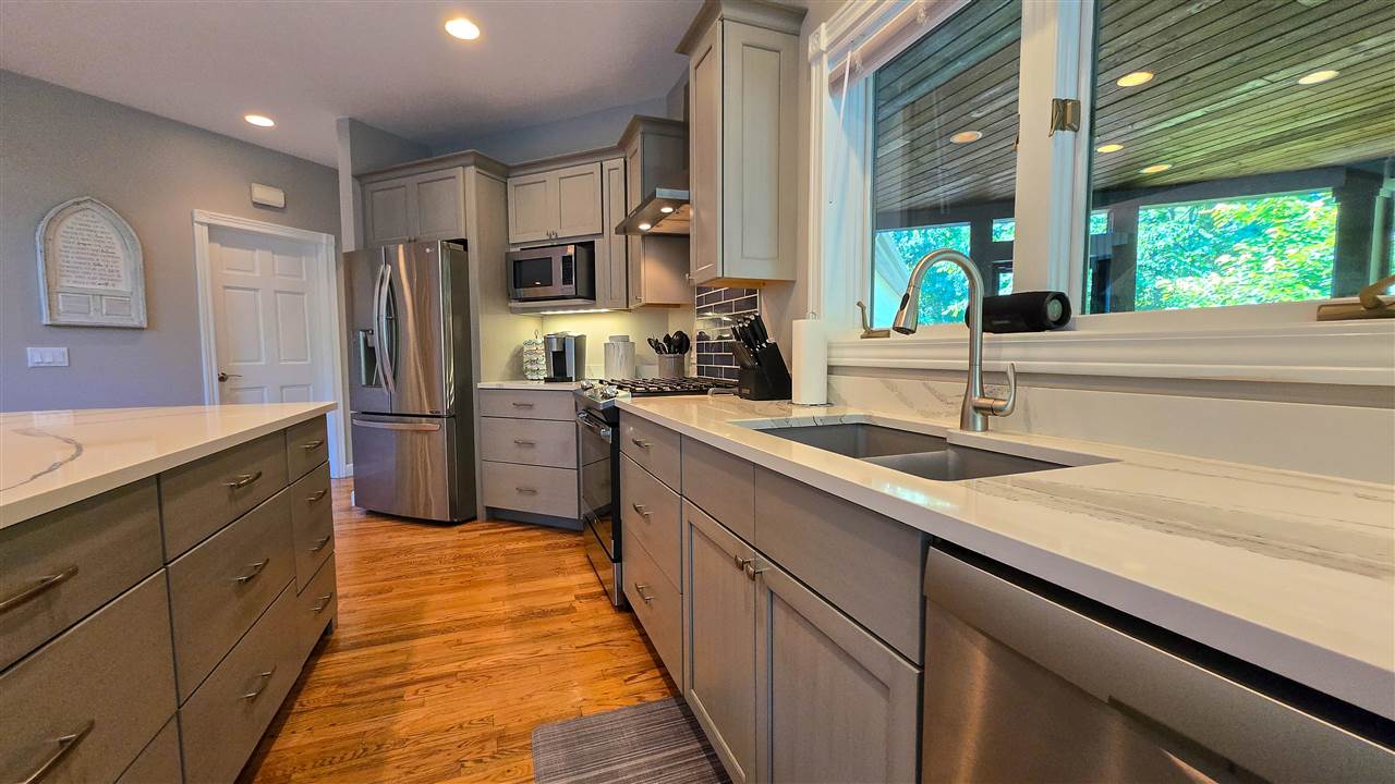 Charlevoix, Michigan 49720, United States, 4 Bedrooms Bedrooms, ,4 BathroomsBathrooms,Residential,Active,164302