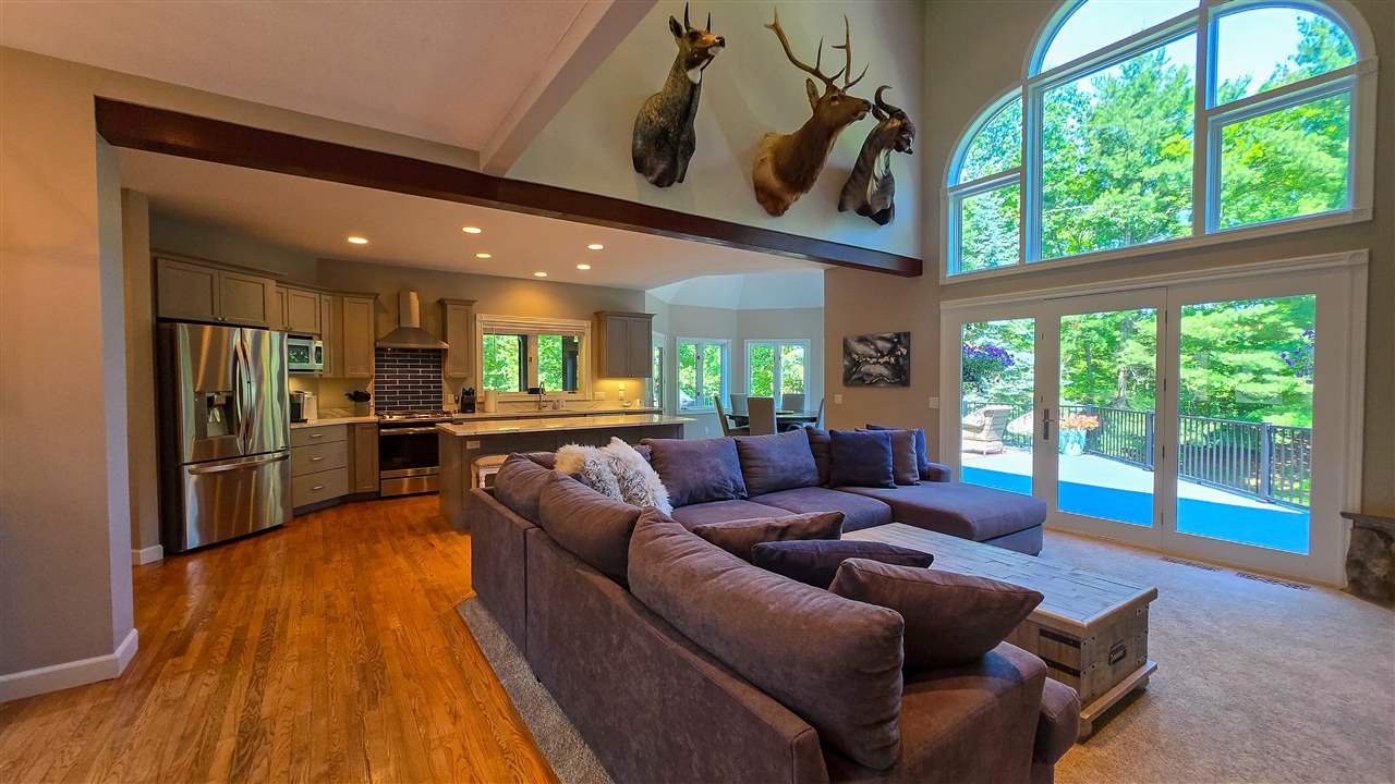 Charlevoix, Michigan 49720, United States, 4 Bedrooms Bedrooms, ,4 BathroomsBathrooms,Residential,Active,164302