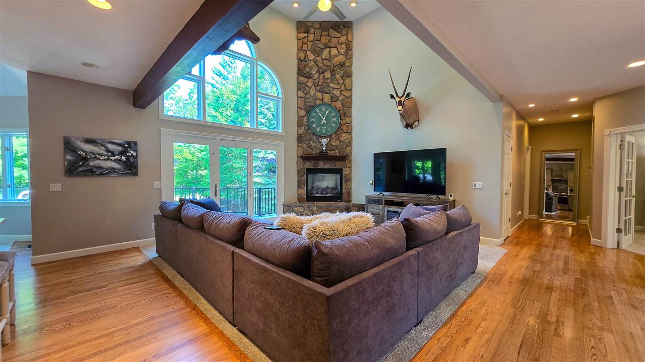 Charlevoix, Michigan 49720, United States, 4 Bedrooms Bedrooms, ,4 BathroomsBathrooms,Residential,Active,164302