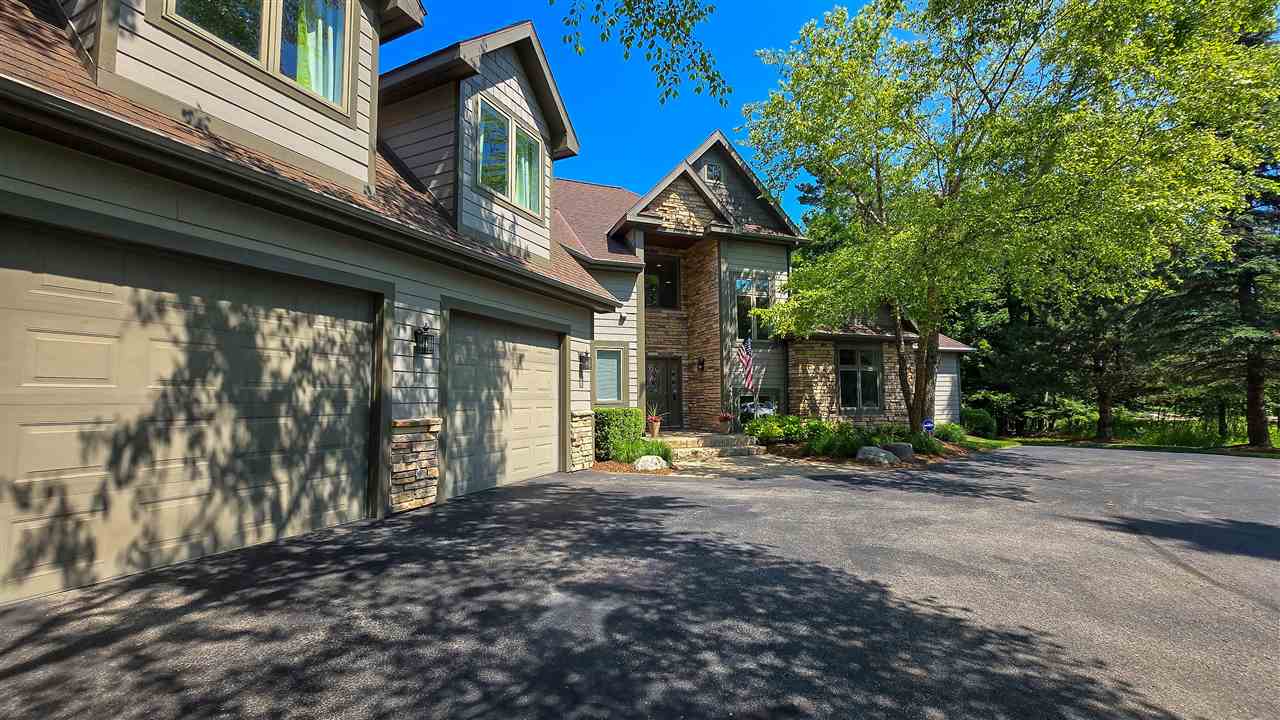 Charlevoix, Michigan 49720, United States, 4 Bedrooms Bedrooms, ,4 BathroomsBathrooms,Residential,Active,164302