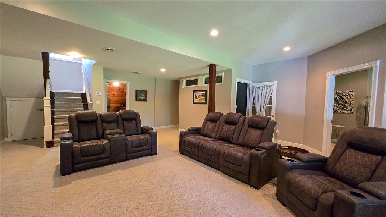 Charlevoix, Michigan 49720, United States, 4 Bedrooms Bedrooms, ,4 BathroomsBathrooms,Residential,Active,164302