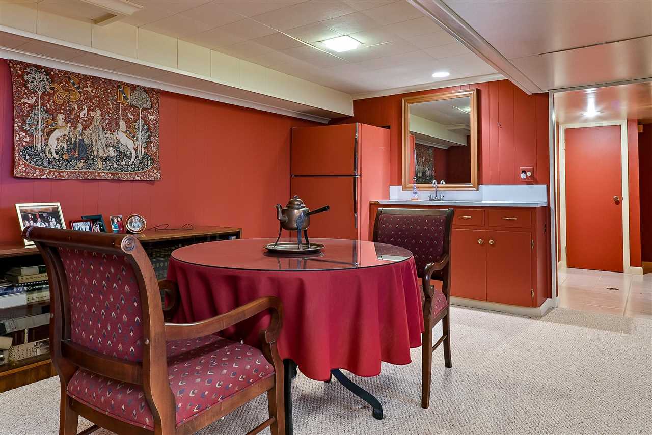 Rochester Hills, Michigan 48309, United States, 4 Bedrooms Bedrooms, ,3 BathroomsBathrooms,Residential,Active,94601