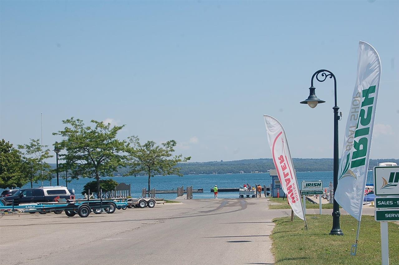 Charlevoix, Michigan 49720, United States, 2 Bedrooms Bedrooms, ,1 BathroomBathrooms,Residential,Active,134908