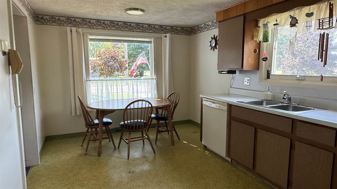 Charlevoix, Michigan 49720, United States, 4 Bedrooms Bedrooms, ,1 BathroomBathrooms,Residential,Active,176924