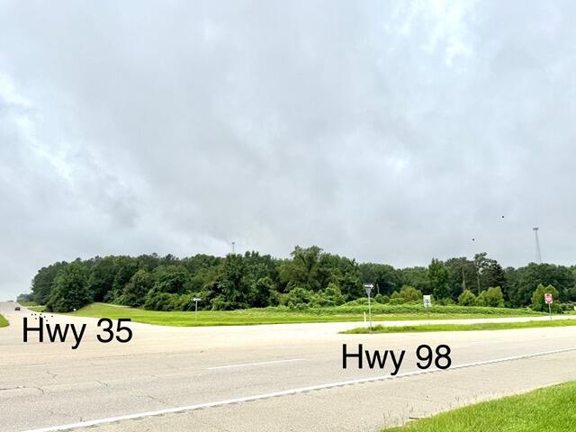 Photo 1 of 17 — 1944 US-98, Foxworth, MS 39483
