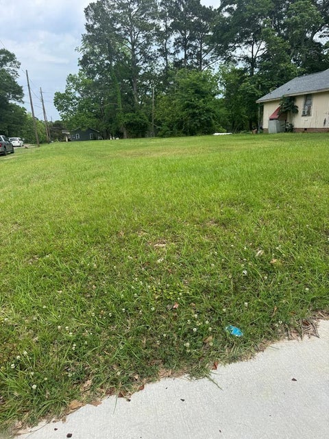 Photo of 827 N 15th Ave., Laurel, MS 39440 (MLS # 148083)
