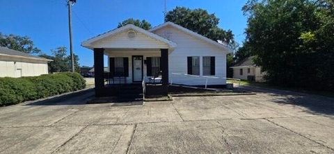 Photo of 708 Turner St., Waynesboro, MS 39367 (MLS # 145040)