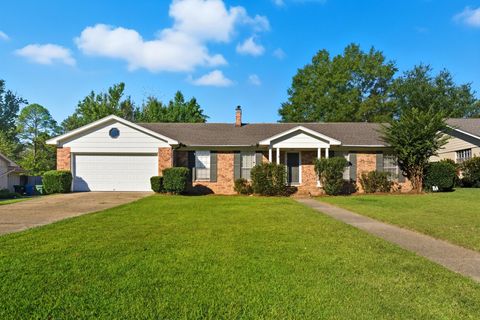 Photo of 811 Monterrey Ln., Hattiesburg, MS 39402 (MLS # 144524)