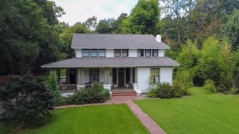 Photo of 1622 N 5th Ave., Laurel, MS 39440 (MLS # 146679)