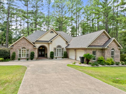 Photo of 162 Cambrooke, Hattiesburg, MS 39402 (MLS # 148290)