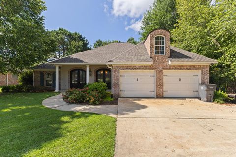 Photo of 11 W Donnington Ct., Hattiesburg, MS 39402 (MLS # 147545)