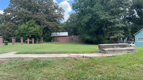 Photo of 1805 N 3rd Ave., Laurel, MS 39440 (MLS # 145924)