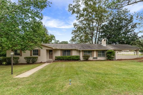 Photo of 1120 Estelle, Hattiesburg, MS 39402 (MLS # 144735)