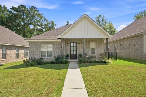 Photo of 134 Midtown SQ, Hattiesburg, MS 39402 (MLS # 148638)