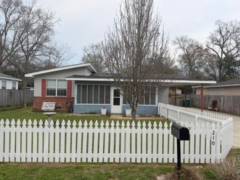 Photo of 210 E 7th Ave., Petal, MS 39465 (MLS # 146133)