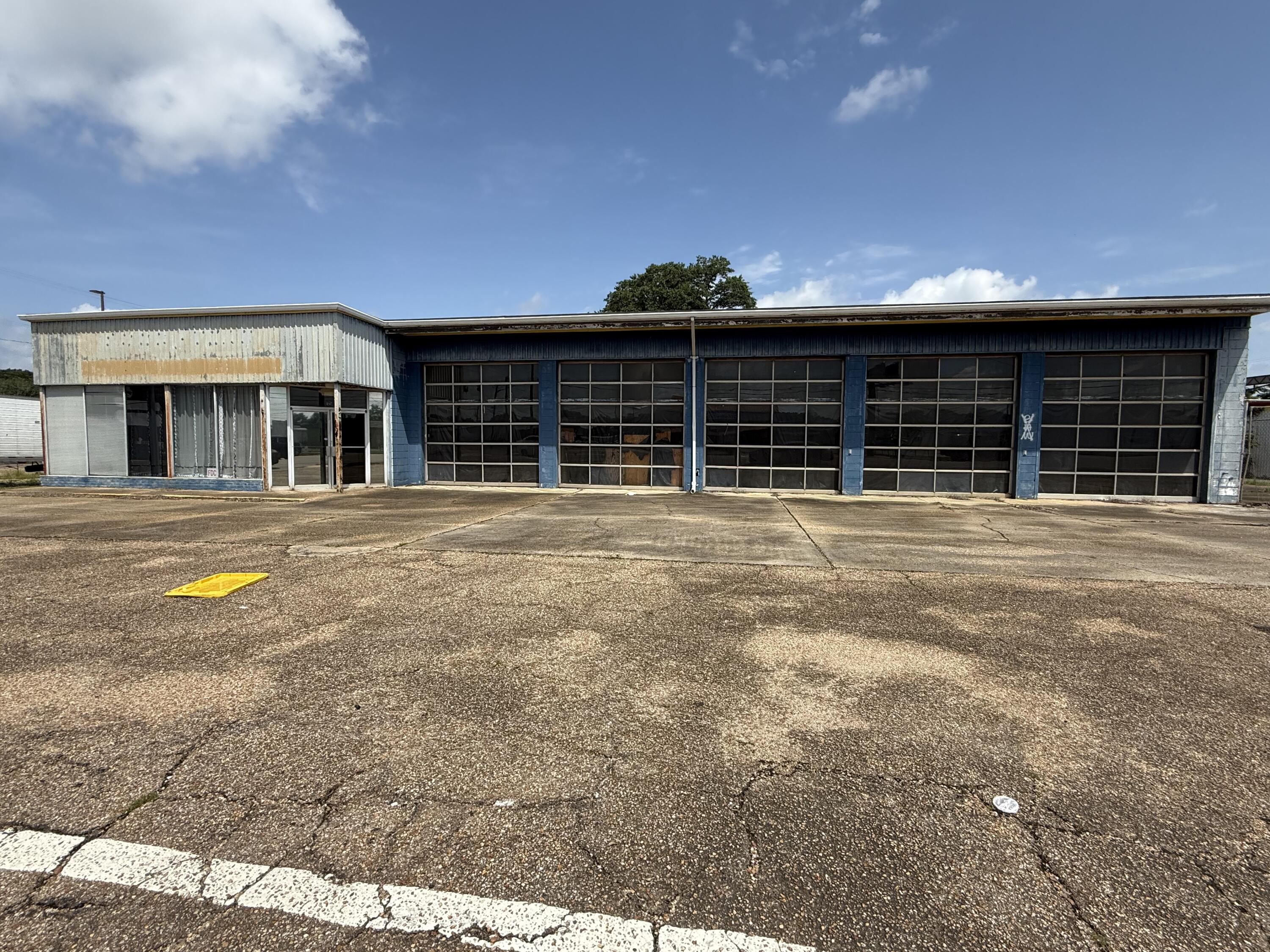 Photo 1 of 4 — 509 Broadway Dr., Hattiesburg, MS 39401