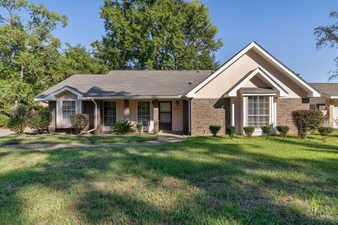 Photo of 904 Monterrey Ln., Hattiesburg, MS 39402 (MLS # 144477)