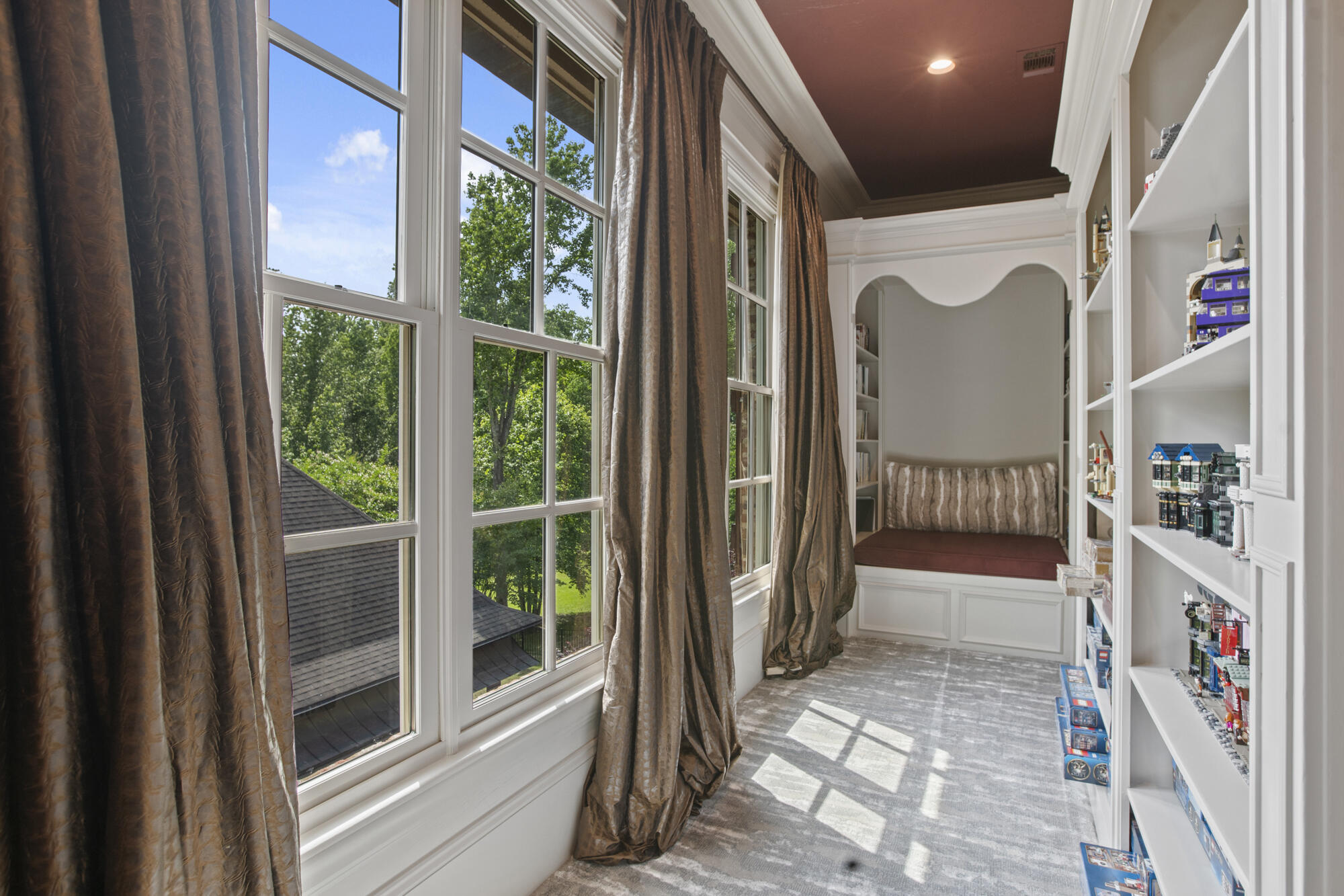 Hattiesburg, Mississippi, 39402, United States, 5 Bedrooms Bedrooms, ,5 BathroomsBathrooms,Residential,Active,2014920