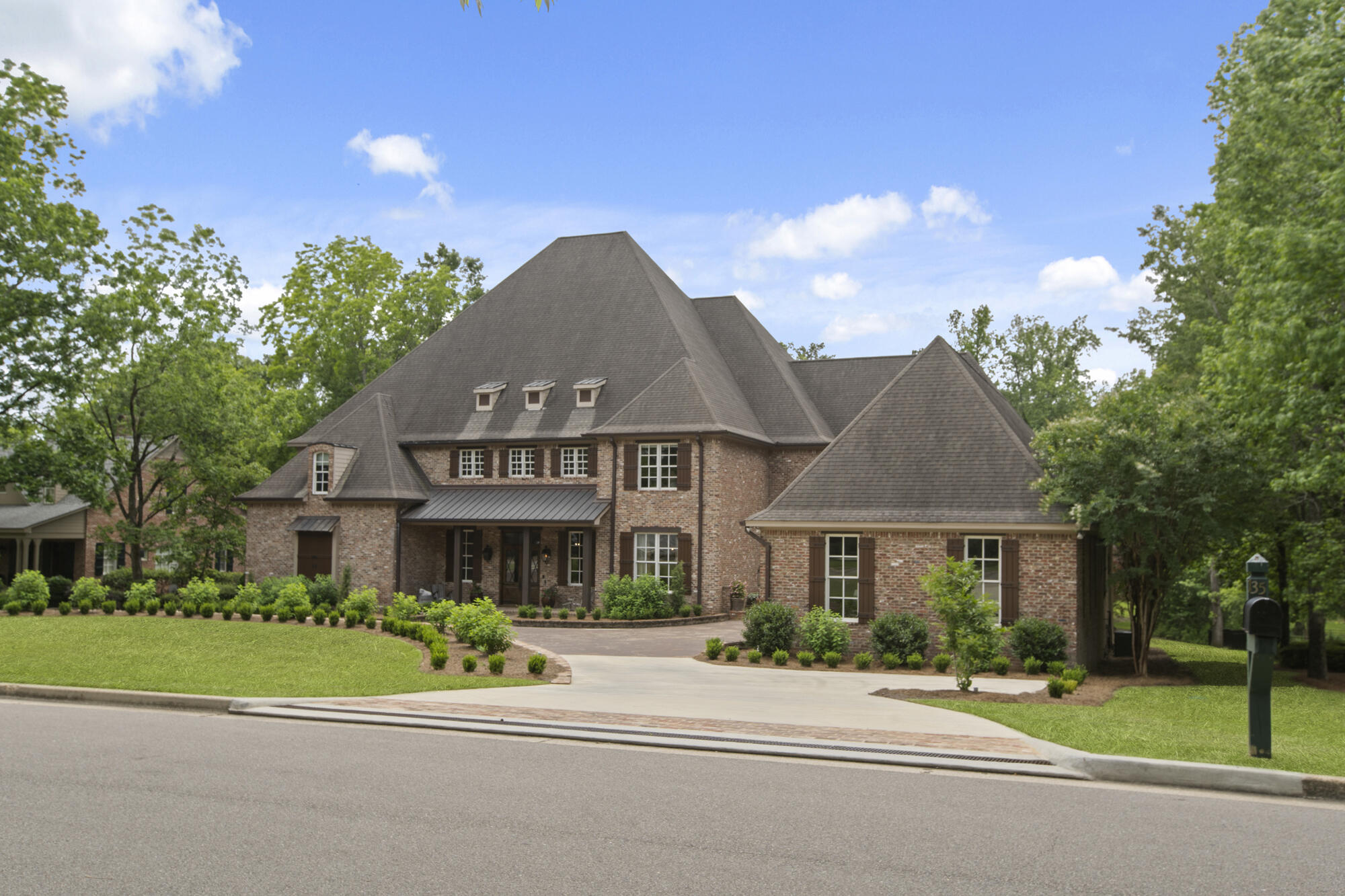 Hattiesburg, Mississippi, 39402, United States, 5 Bedrooms Bedrooms, ,5 BathroomsBathrooms,Residential,Active,2014920