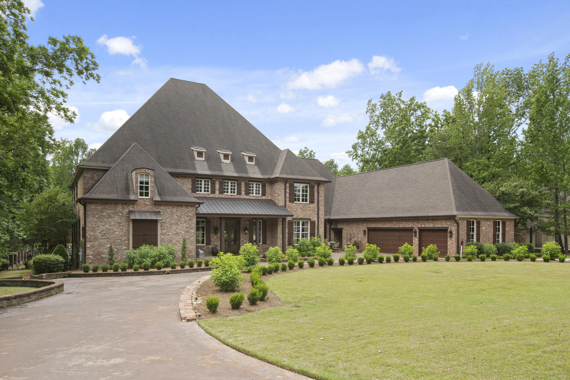 Hattiesburg, Mississippi, 39402, United States, 5 Bedrooms Bedrooms, ,5 BathroomsBathrooms,Residential,Active,2014920