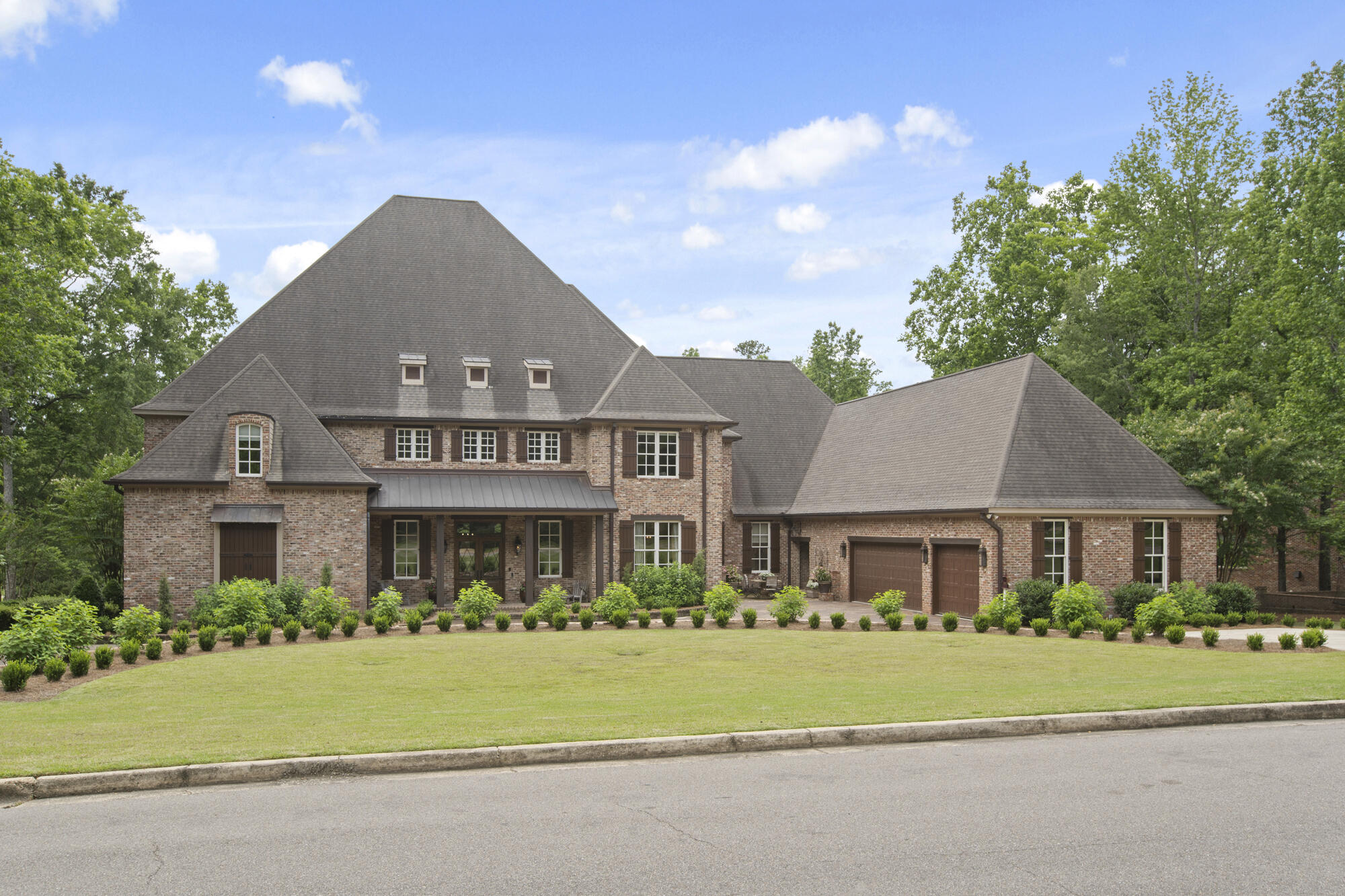 Hattiesburg, Mississippi, 39402, United States, 5 Bedrooms Bedrooms, ,5 BathroomsBathrooms,Residential,Active,2014920