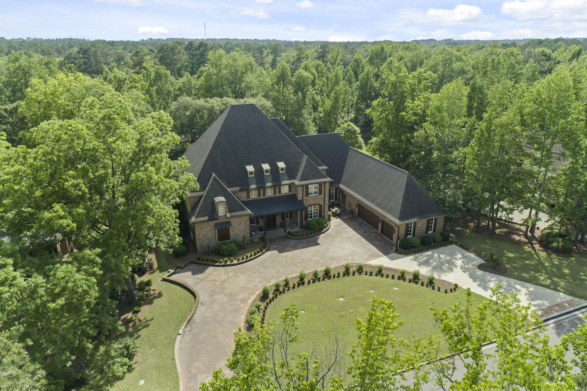Hattiesburg, Mississippi, 39402, United States, 5 Bedrooms Bedrooms, ,5 BathroomsBathrooms,Residential,Active,2014920
