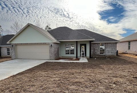 Photo of 38 S Fairfax Dr., Hattiesburg, MS 39402 (MLS # 145637)