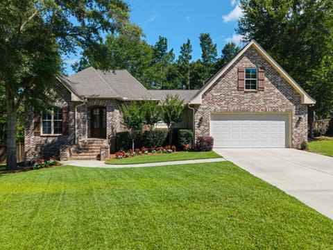 Photo of 26 W Donnington Ct., Hattiesburg, MS 39402 (MLS # 148401)