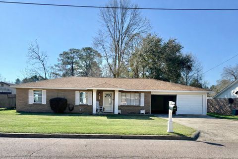 Photo of 1016 Pinehurst Dr., Columbia, MS 39429 (MLS # 146009)