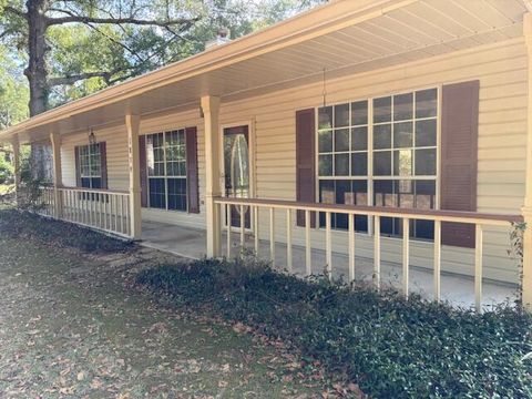 Photo of 1839 E Lakeshore Dr., Picayune, MS 39466 (MLS # 144359)