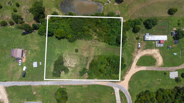 Photo 1 of 8 — 17 Barry'S Ln., Collins, MS 39428