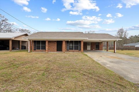 Photo of 104 Avenue D, Ellisville, MS 39437 (MLS # 145947)