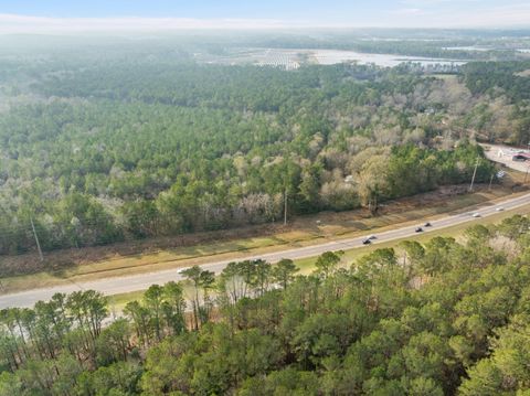 Photo of 2 Elks Lake Rd, Hattiesburg, MS 39401 (MLS # 145422)