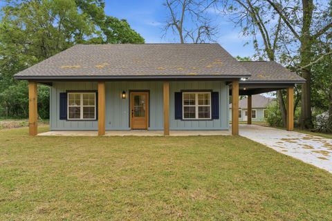Photo of 408 Main St., Purvis, MS 39475 (MLS # 146457)