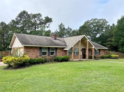 Photo of 502 SE Pinewood Dr., Magee, MS 39111 (MLS # 147271)