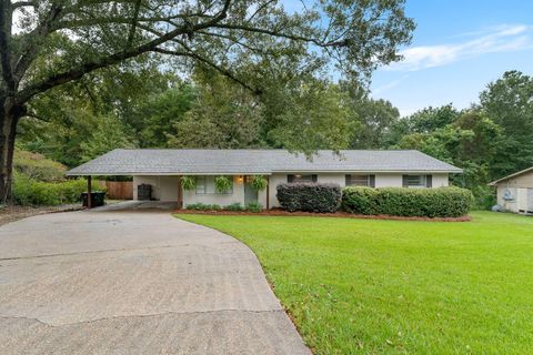 Photo of 202 PINEHILLS DR Dr, Hattiesburg, MS 39401 (MLS # 145449)
