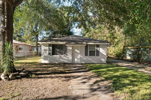 Photo of 1205 Wheaton St., Laurel, MS 39440 (MLS # 144608)