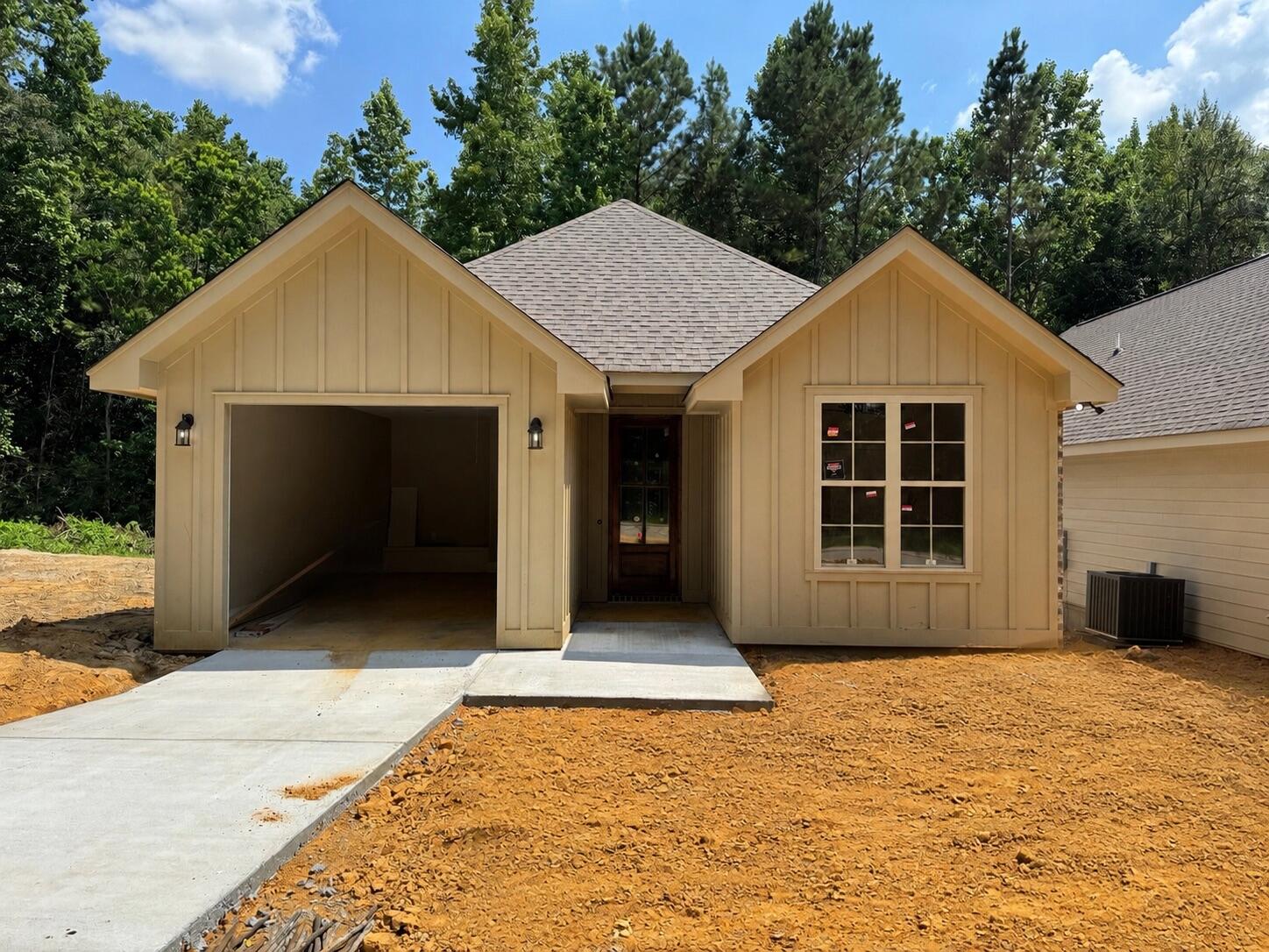 Photo 1 of 17 — 84 Riviera Dr., Hattiesburg, MS 39402