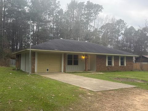 Photo of 95 Burnt Bridge Rd, Purvis, MS 39475 (MLS # 146106)